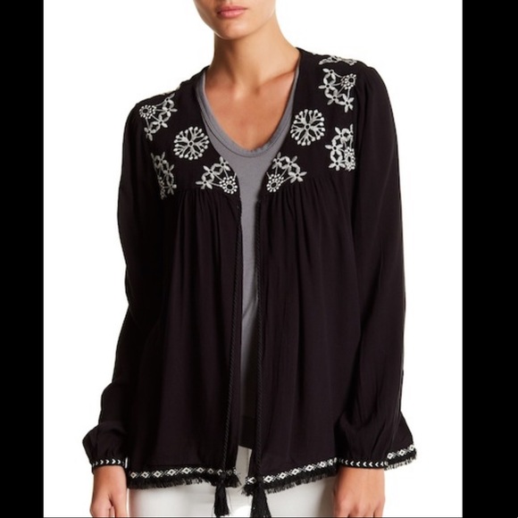 ⬇️ Romeo & Juliet Couture Embroidered Tassel Shell - Picture 1 of 3